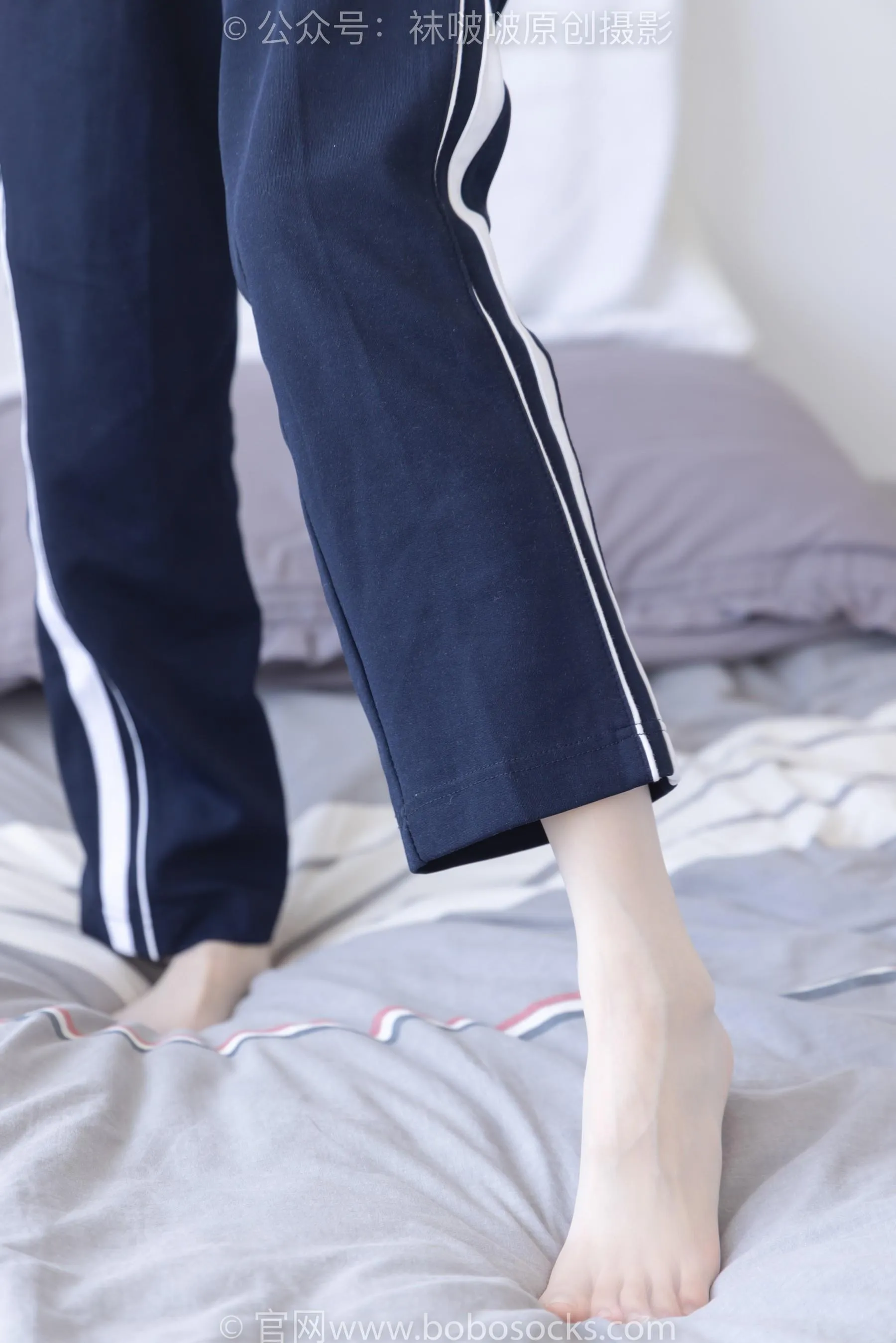[BoBoSocks袜啵啵]NO.207 稚予-aj板鞋、白棉袜、油亮白丝、校服裤里丝 [87P]插图3